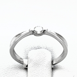 Zásnubní prsten z bílého zlata se zirkonem
