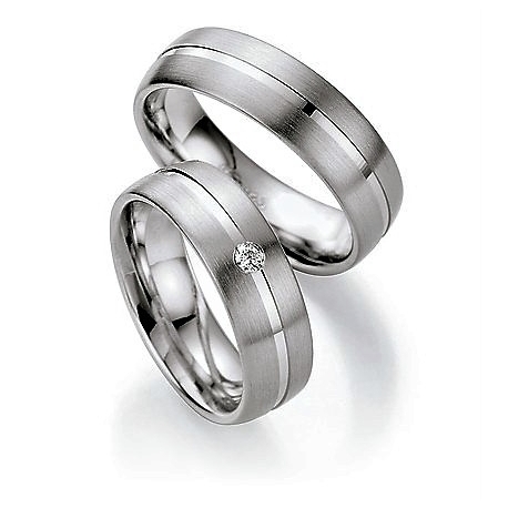 Stříbrné snubní prsteny v dámské prstenu s briliantem
