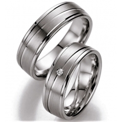 Stříbrné snubní prsteny v dámském prstenu s briliantem