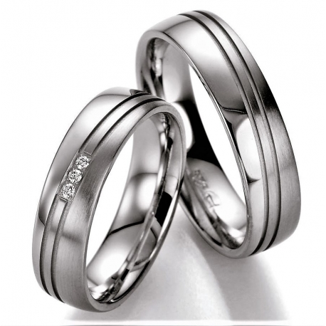 Stříbrné snubní prsteny v dámském prstenu s briliantem