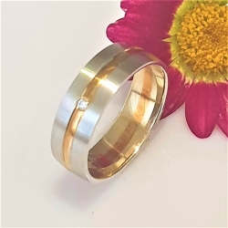 Široký zlatý snubní prsten velikost 53